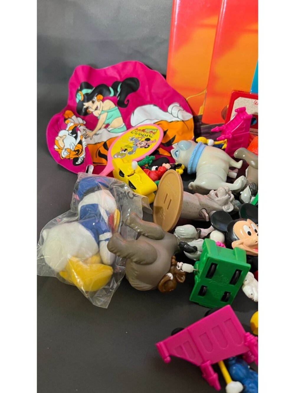 Disney Books & Toy Lot W/ Story Cassettes Mini Figures Bundle - Picture 2 of 6